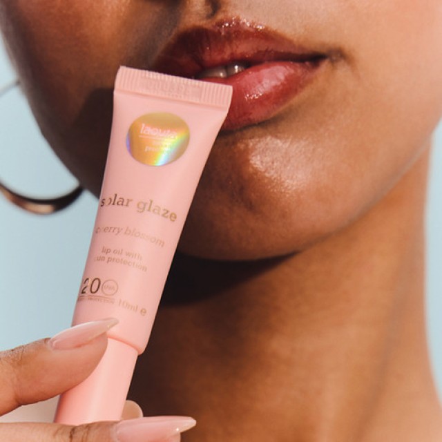 Laouta Solar Glaze SPF20- Plumping lip oil - Cherry Blossom- Καθημερινή προστασία για τα χείλη με SPF20 & plumping effect